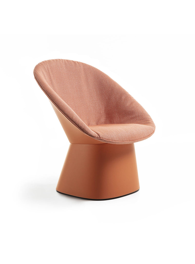 Sensu lounge chair in coral, designed by Simone Viola, featuring the Easy Up system for versatile indoor and outdoor use.